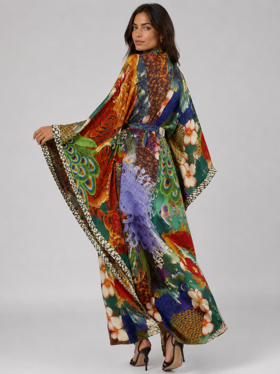 Kimono long satiné imprimé dragon et paon