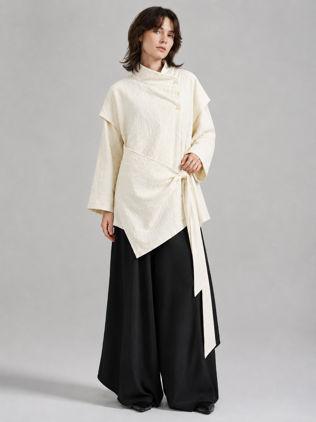 Veste asymétrique – unisexe et intemporelle