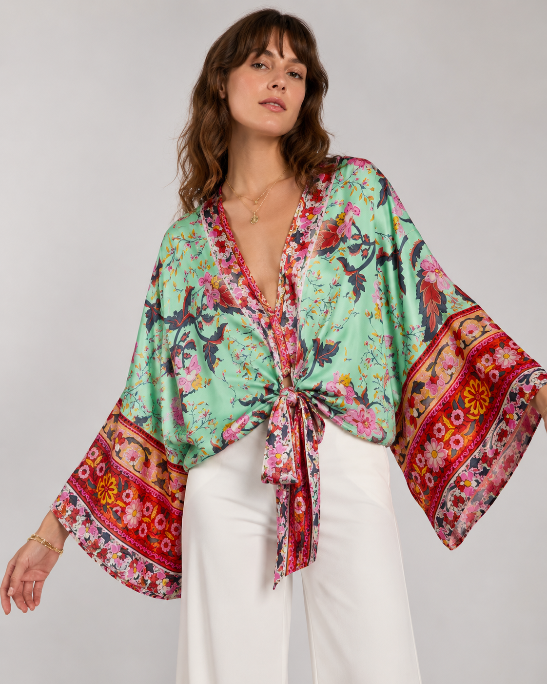 Kimono court cache-cœur vert à motif fleuri