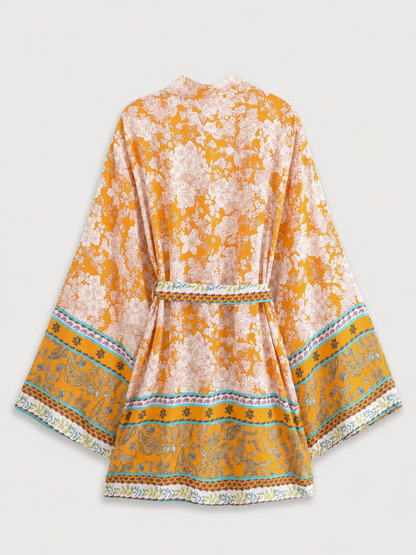 Kimono court à dominante ocre