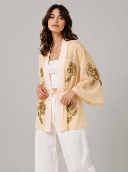 Kimono beige brodé et perlé pour femme