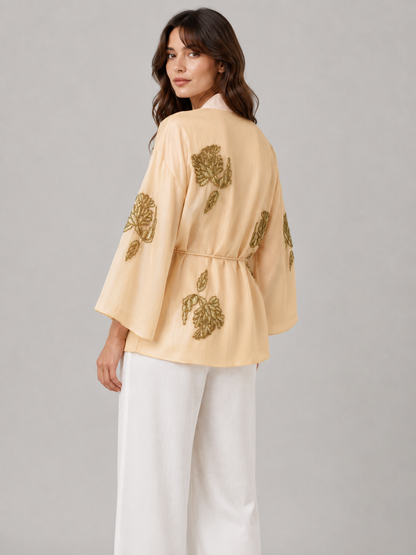 Kimono beige brodé et perlé pour femme