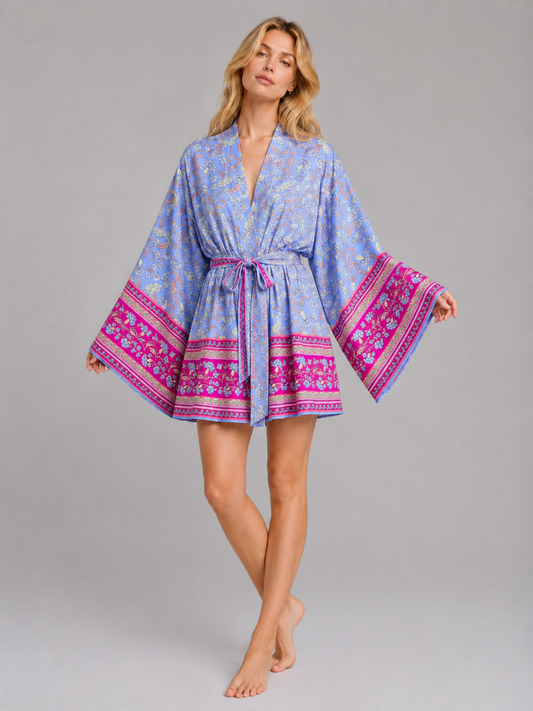 Kimono court bleu et rose à fleurs