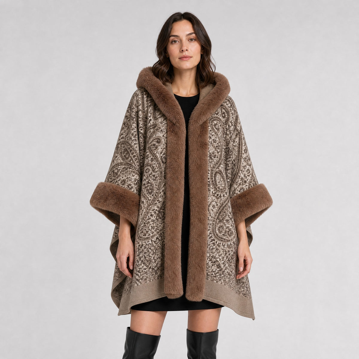 Manteau Poncho à Capuche Motif Paisley Effet Fourrure kaki, vue de face