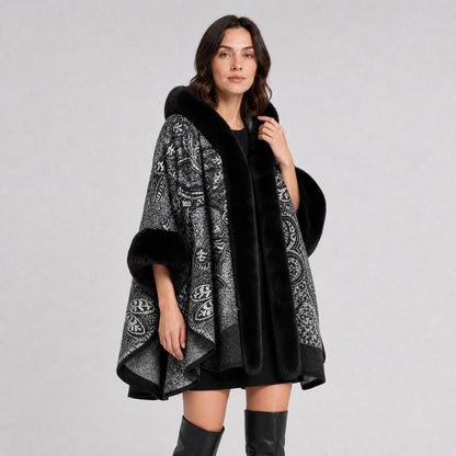 Manteau Poncho à Capuche Motif Paisley Effet Fourrure noir, vue de trois quarts