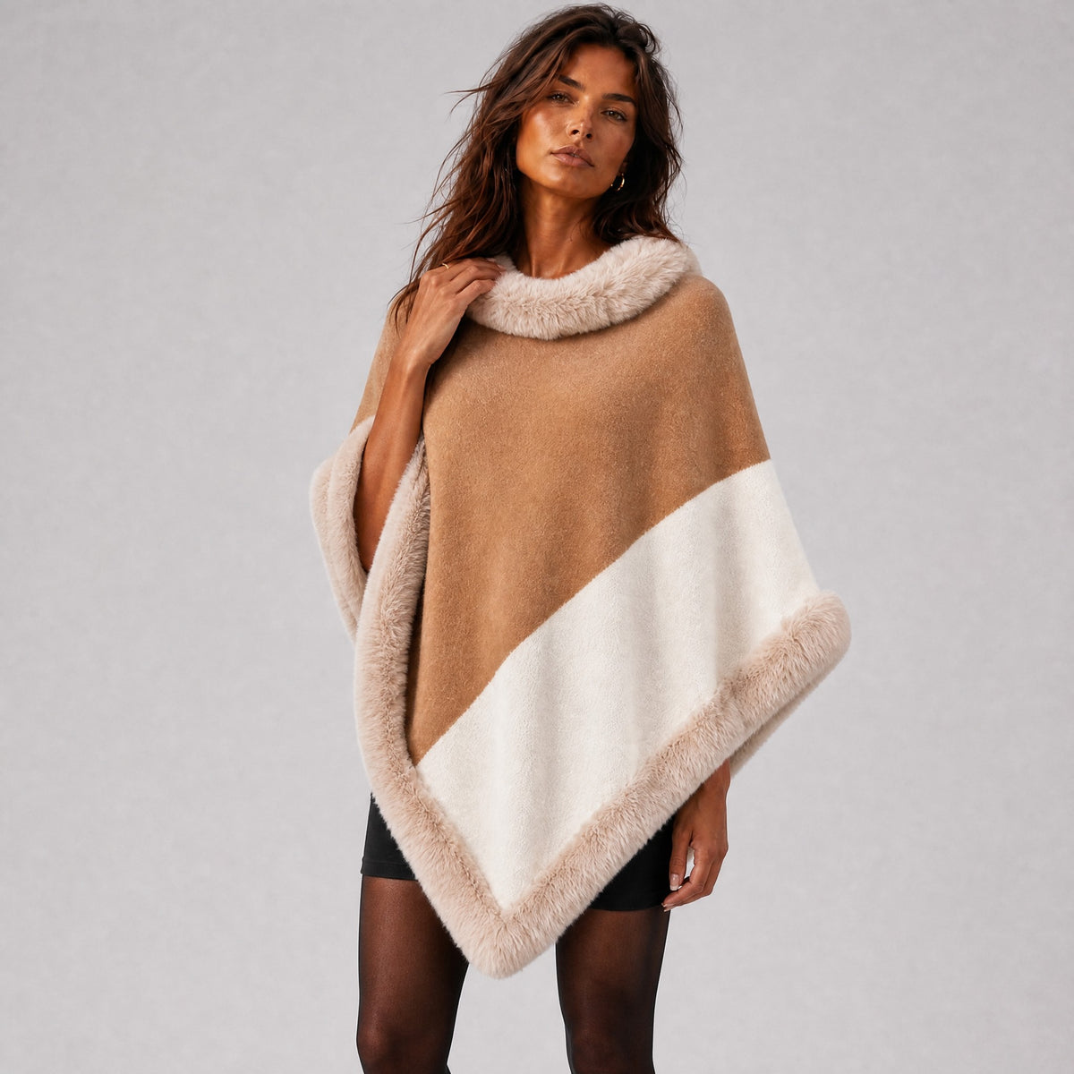 Poncho Camel Col Effet Fourrure Femme camel, vue de trois quarts