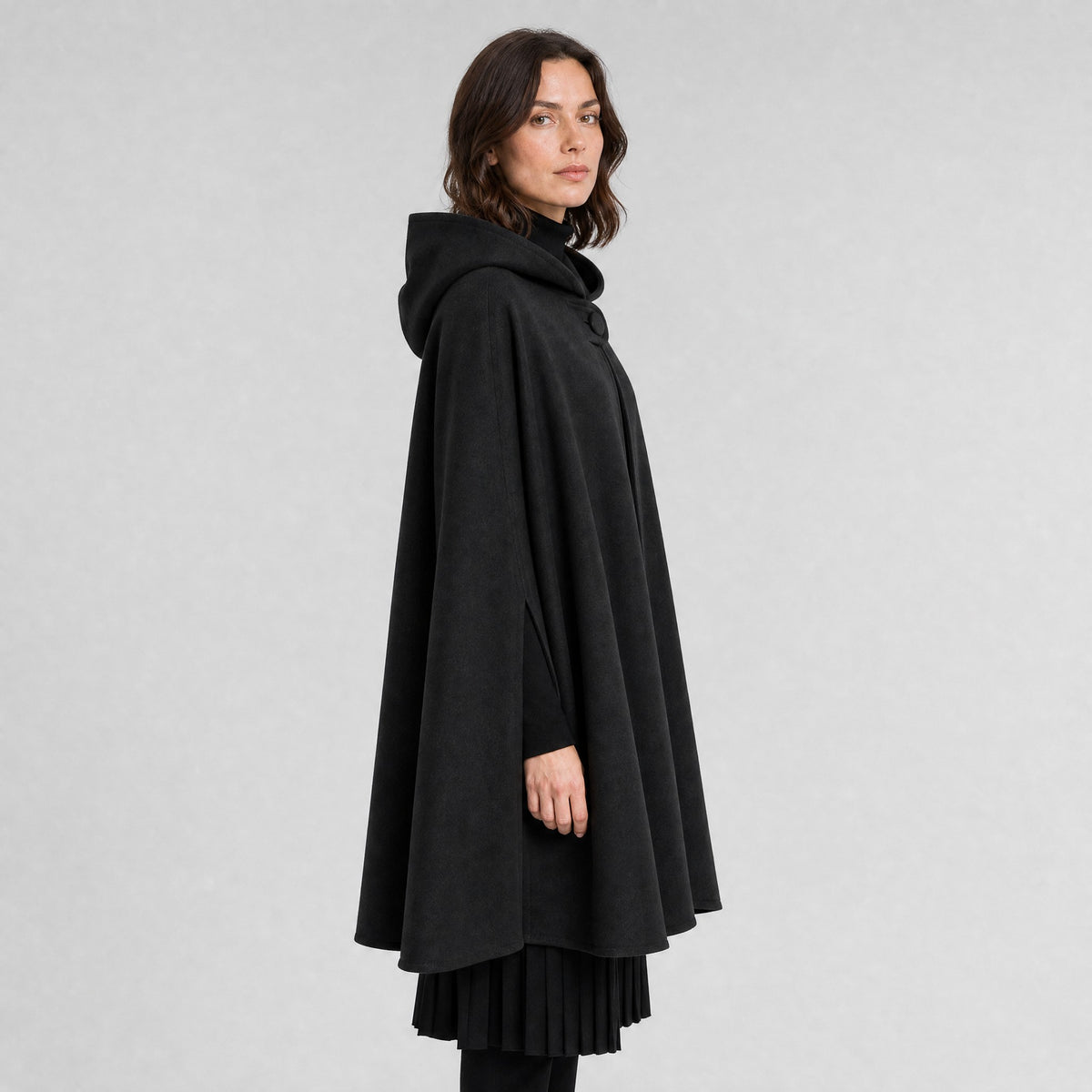 Poncho Cape à Capuche Femme noir, vue de profil