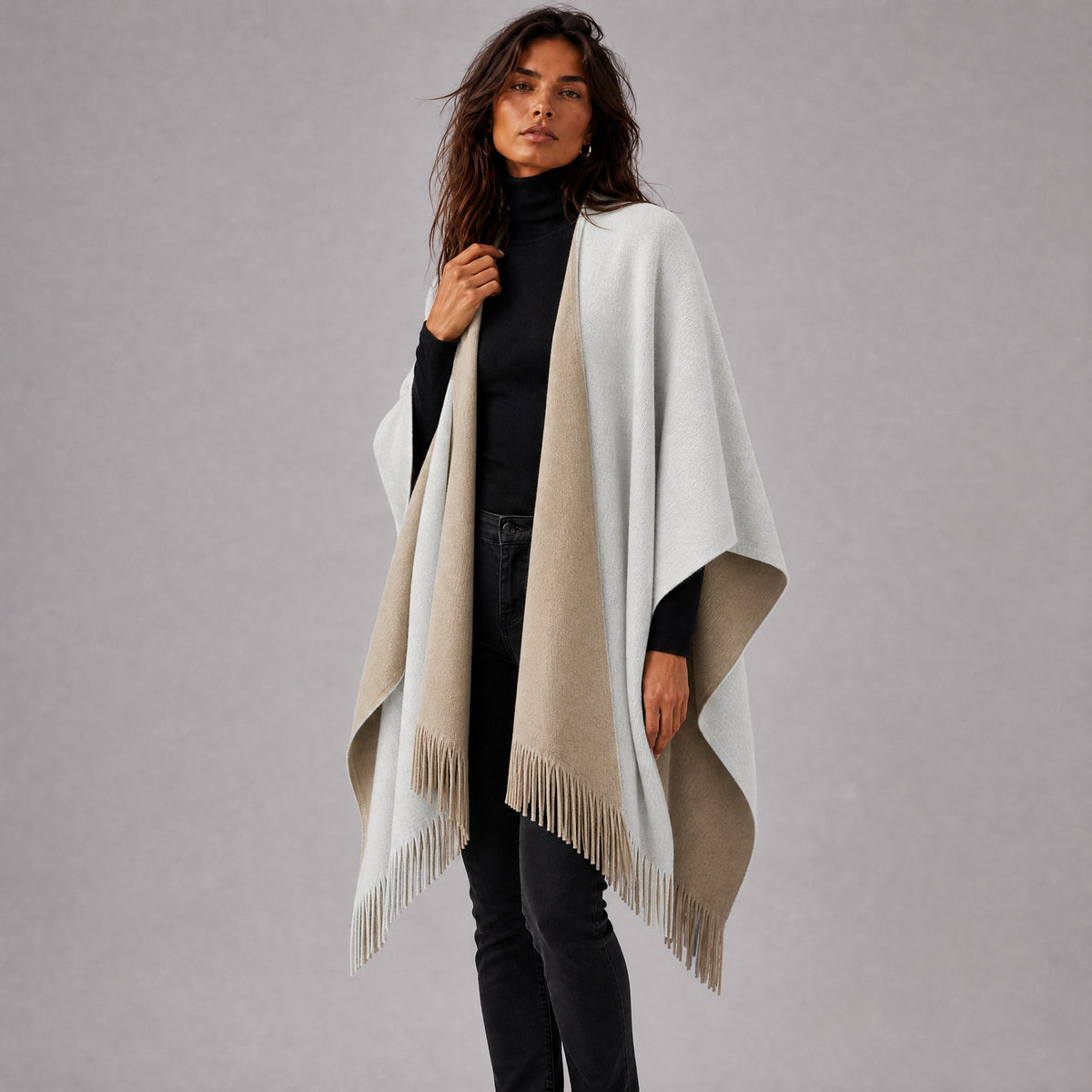 Poncho Cape à Franges Femme blanc, vue de trois quarts