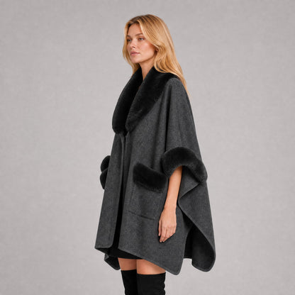 Poncho Cape à Poches Col Effet Fourrure gris foncé, vue de profil