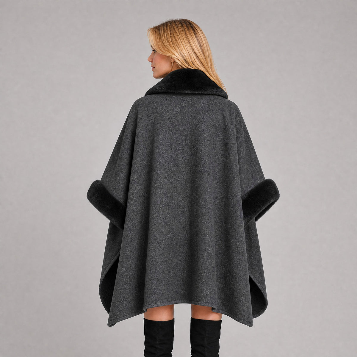 Poncho Cape à Poches Col Effet Fourrure gris foncé, vue de dos