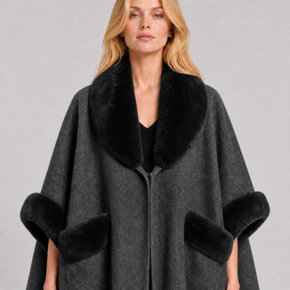 Poncho Cape à Poches Col Effet Fourrure gris foncé, détail de la matière