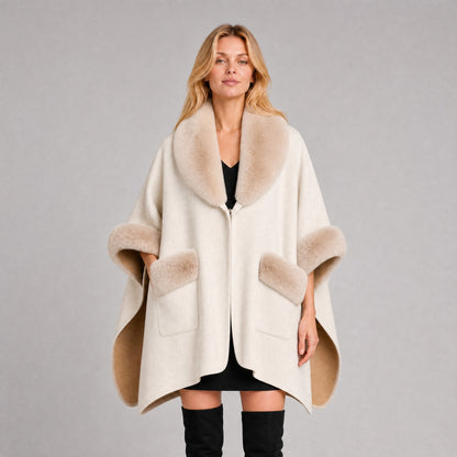 Poncho Cape à Poches Col Effet Fourrure beige, vue de face