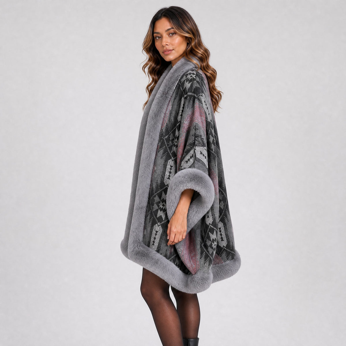 Poncho Cape Jacquard Ethnique Col Effet Fourrure gris, vue de profil