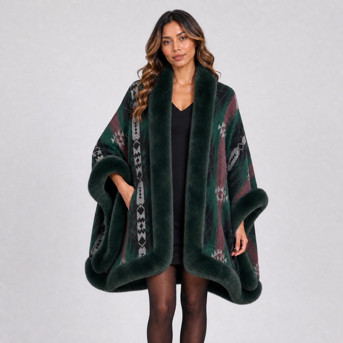 Poncho Cape Jacquard Ethnique Col Effet Fourrure vert, vue de face