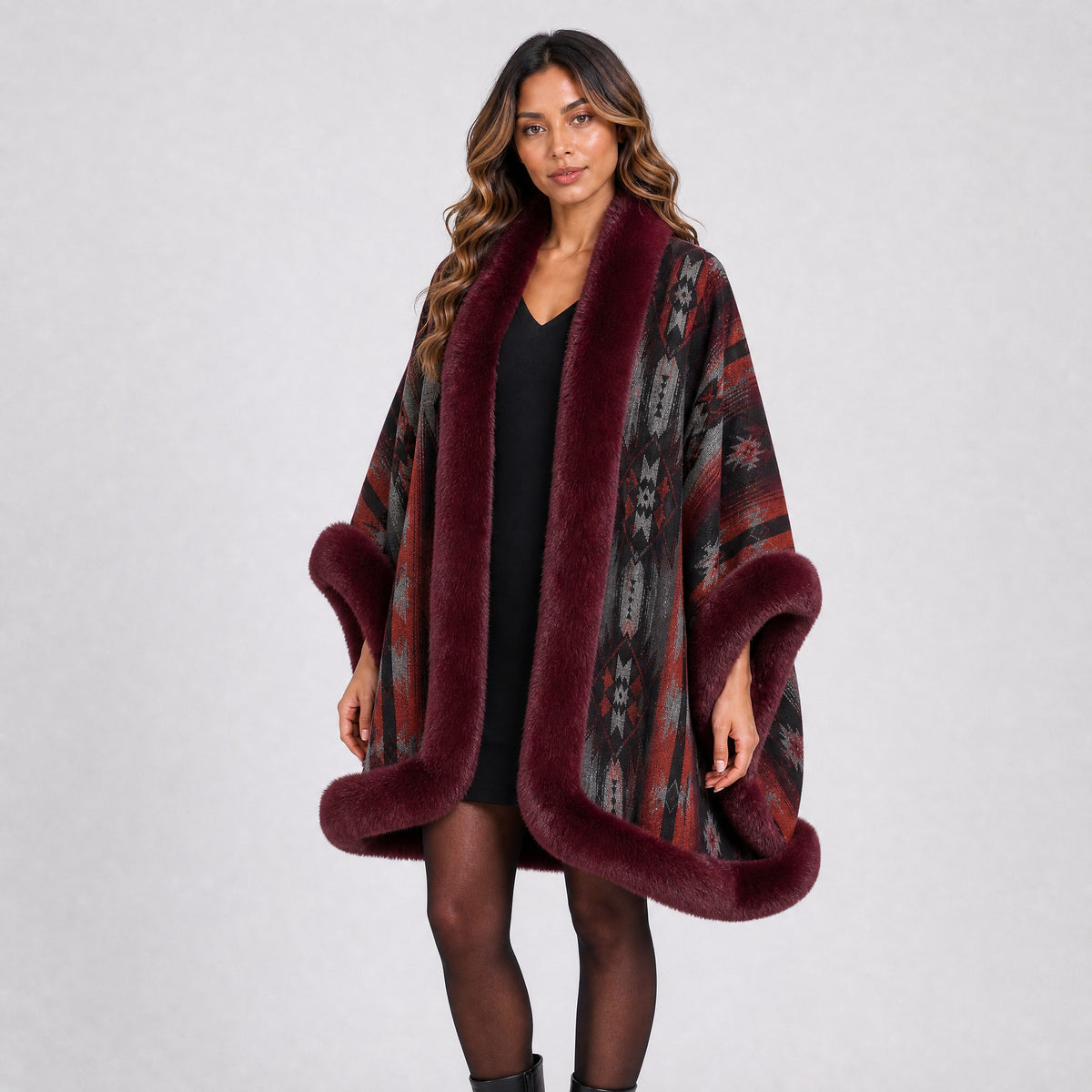 Poncho Cape Jacquard Ethnique Col Effet Fourrure bordeaux, vue de face