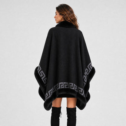Poncho Cape Motif Grec Col Effet Fourrure noir, vue de dos