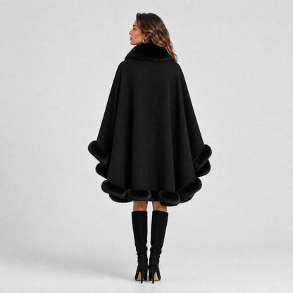 Poncho Cape Noir Bordure Effet Fourrure noir, vue de dos