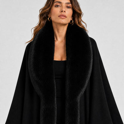 Poncho Cape Noir Bordure Effet Fourrure noir, détail de la matière