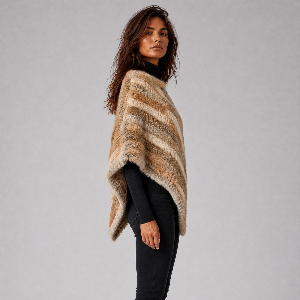 Poncho Court Effet Fourrure Femme beige, vue de profil