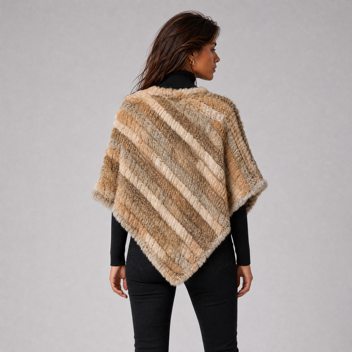 Poncho Court Effet Fourrure Femme beige, vue de dos