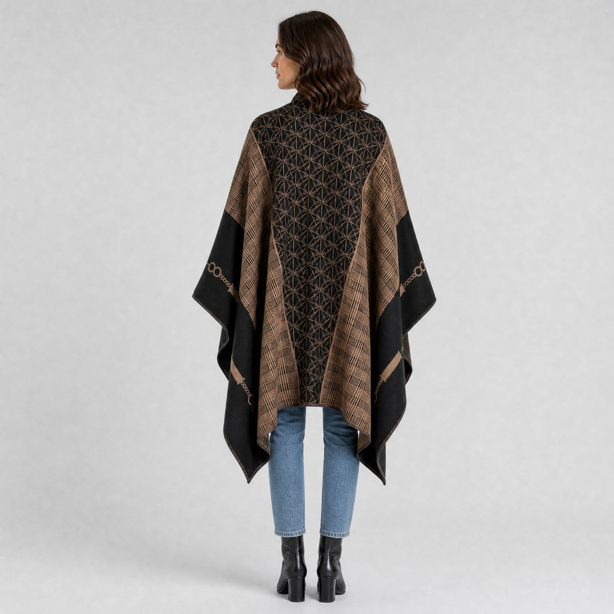 Poncho Écharpe Effet Cachemire à Motifs marron, vue de dos