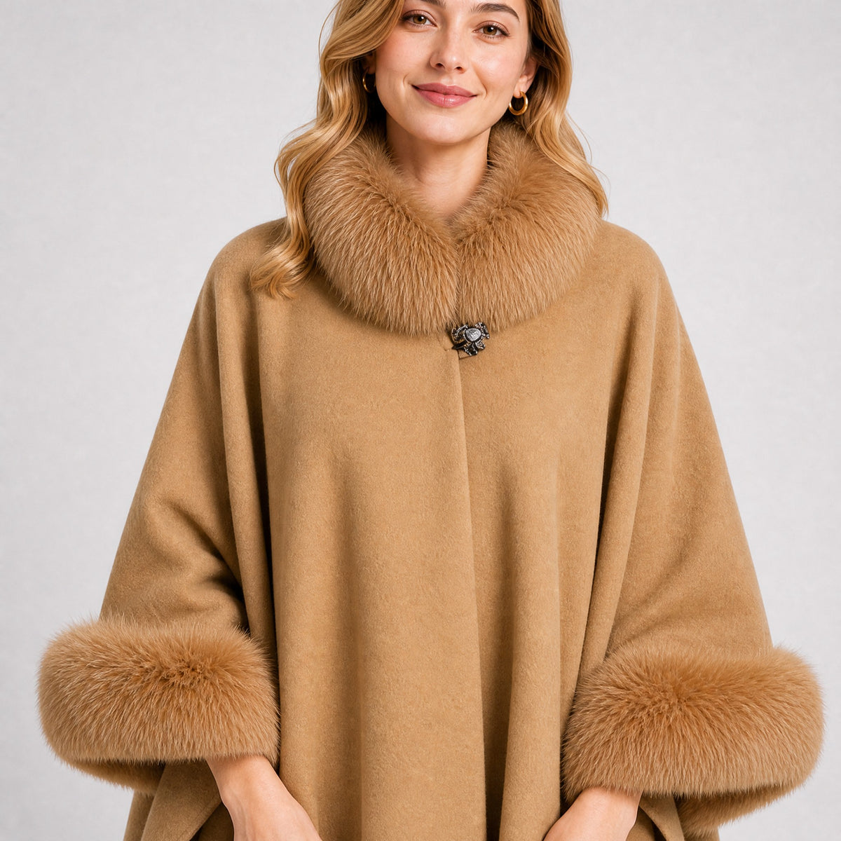 Poncho Oversize Col Effet Fourrure Femme camel, détail de la matière