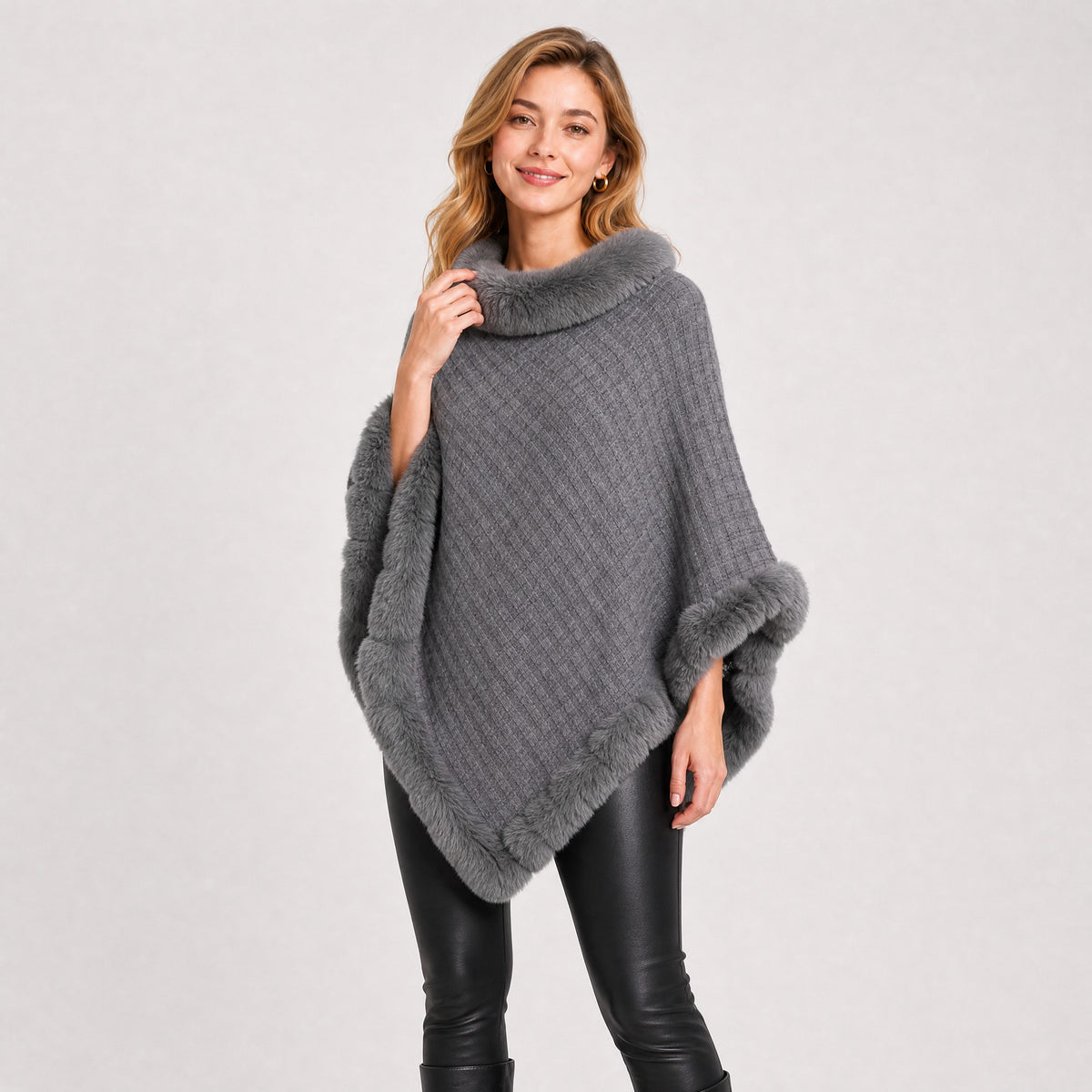 Poncho Tricot Col Effet Fourrure Femme gris, vue de trois quarts