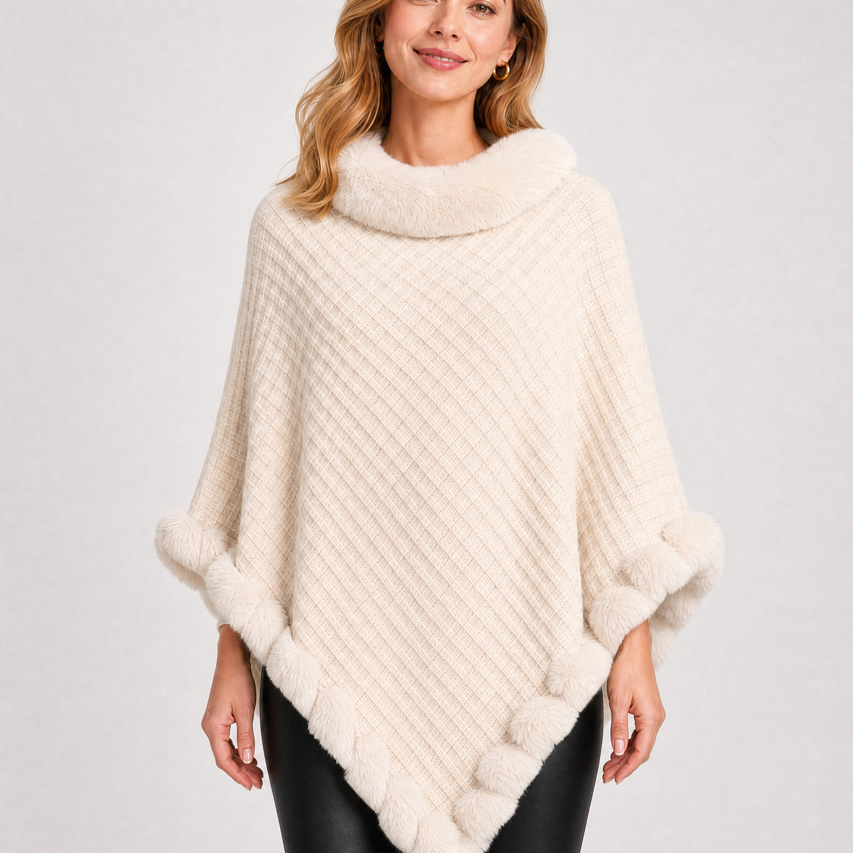 Poncho Tricot Col Effet Fourrure Femme beige, détail de la matière