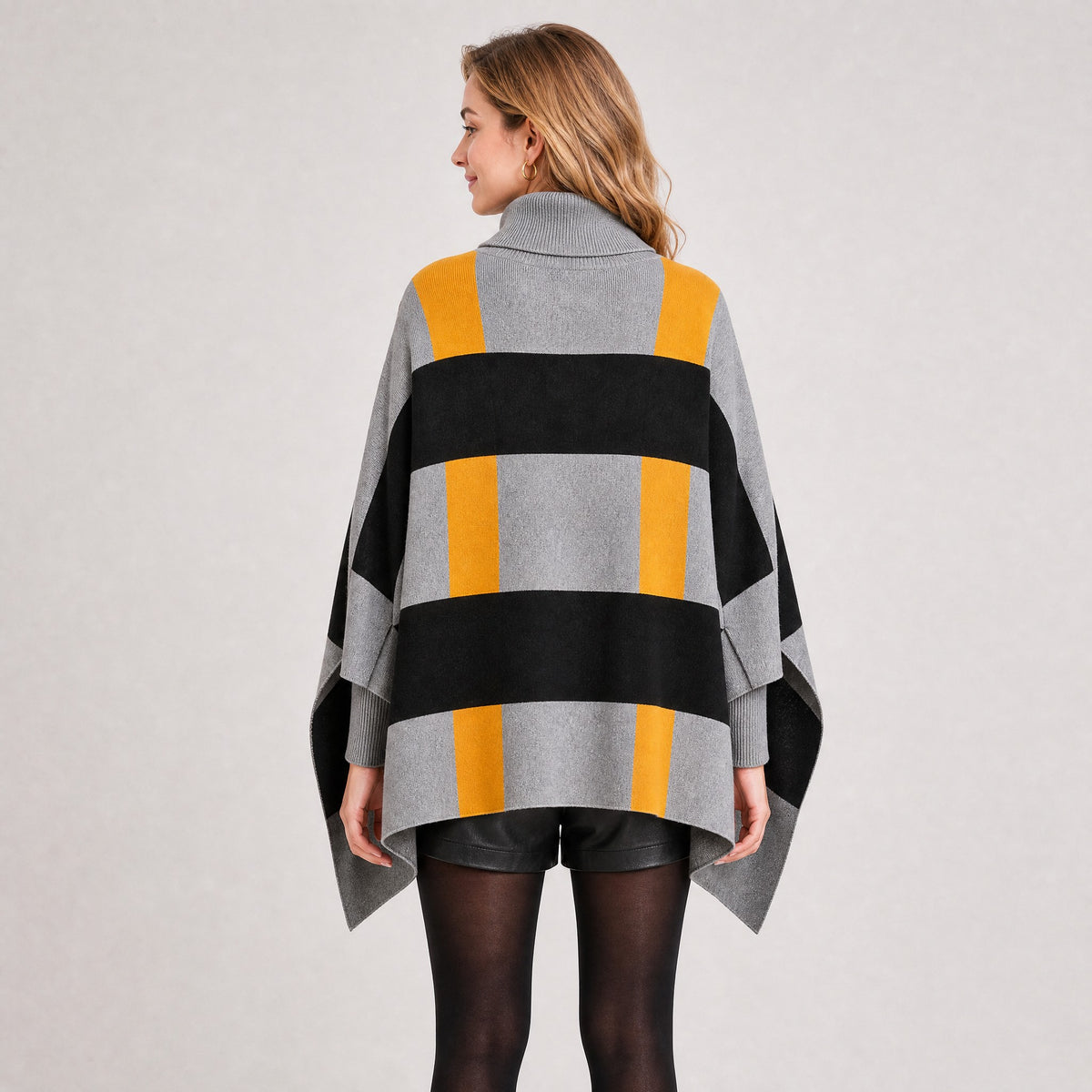 Pull Poncho Col Roulé à Carreaux Femme gris et jaune, vue de dos
